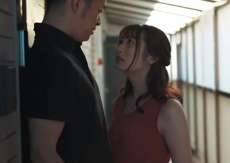 Bà xã mang thai, tôi bị hấp dẫn bởi cô vợ cạnh bên nhà thường ở nhà một mình